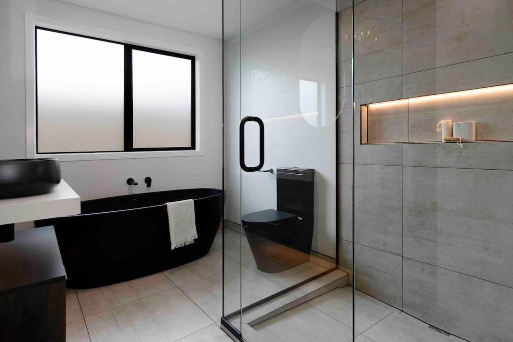 Willa Luxury Escape In Cbd - Walking Distance To Town Tauranga Zewnętrze zdjęcie